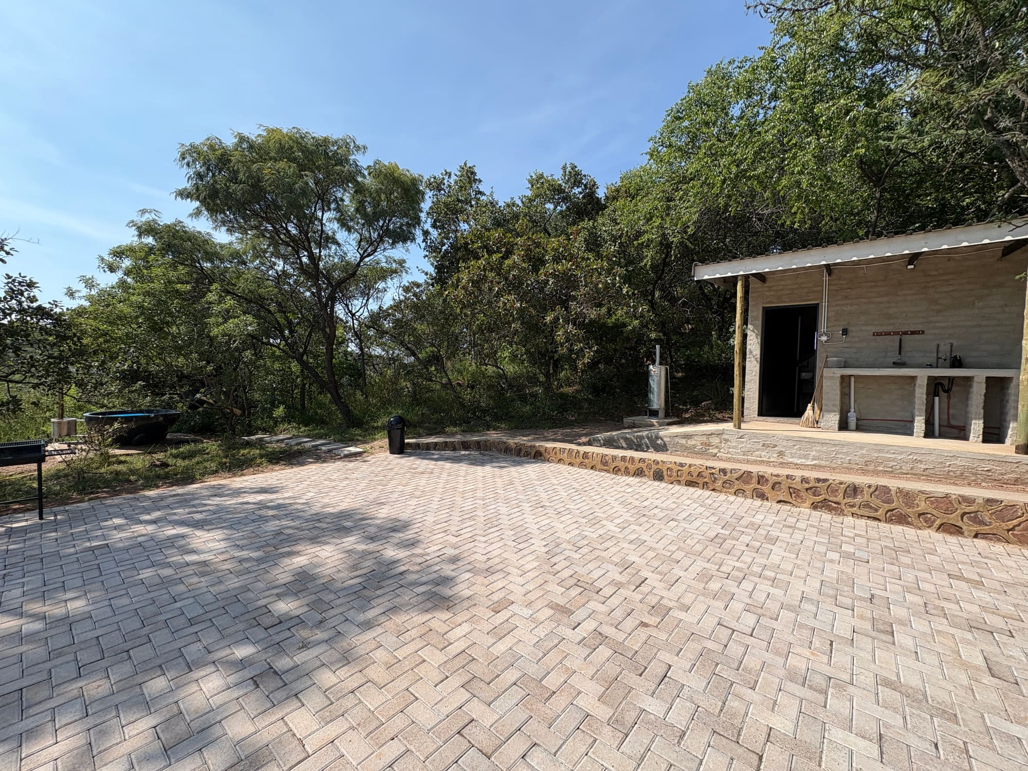 Stone ablution building at Kleinood Guest Farm with the hot tub and braai area alongside