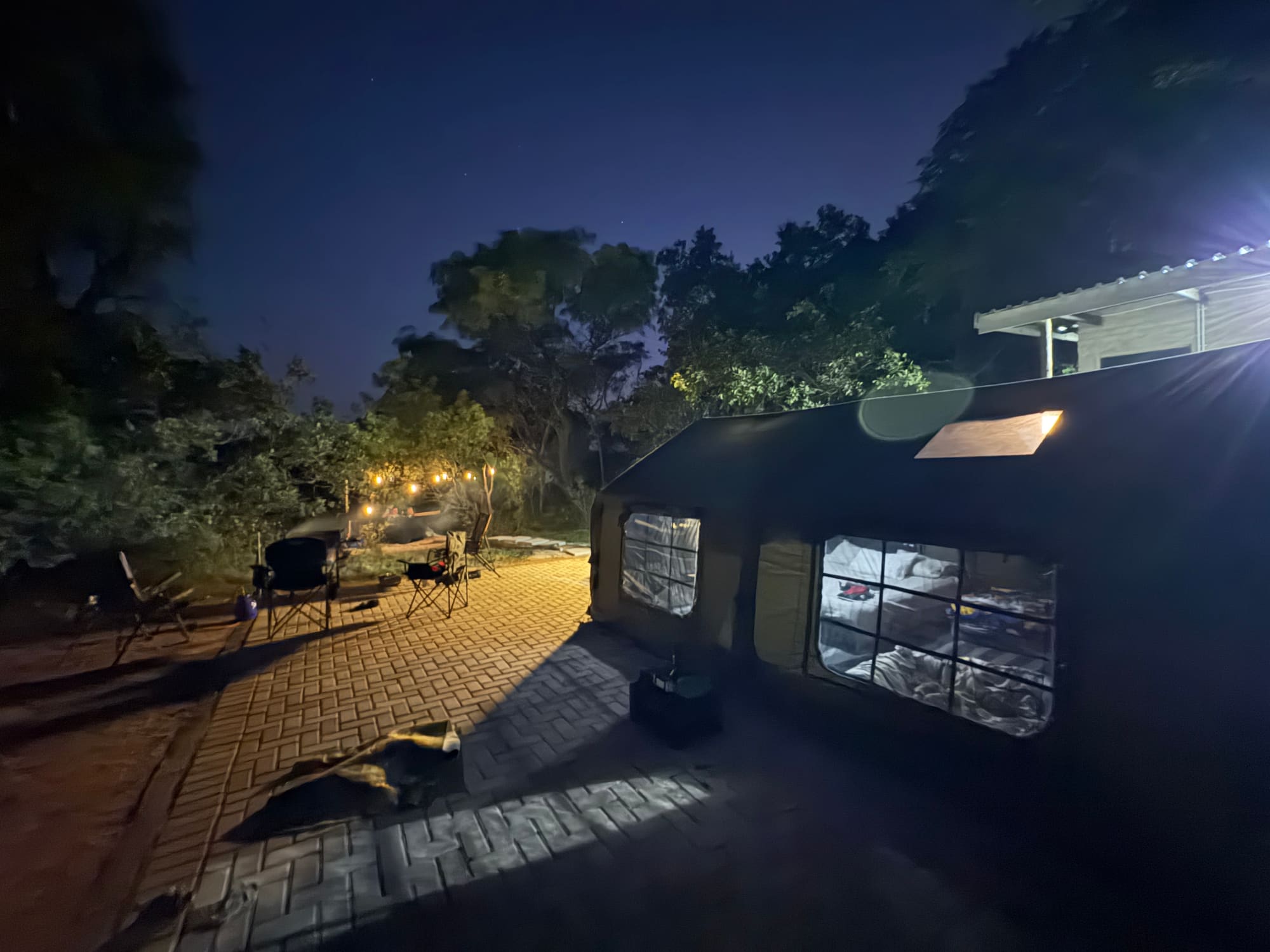 Wide night view of the patio at Kleinood under a starry sky